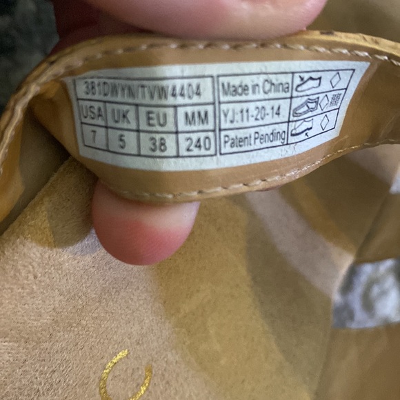 Vionic Dwyn ortho wedge heel sandals with 3 Velcro straps - Picture 7 of 10